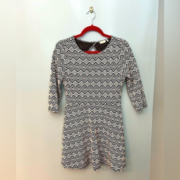 Women’s ONE CLOTHING 3/4 Sleeve Dress - Size L - Picture 1 of 3